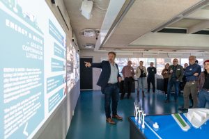 Jesper Steenberg fremviser ENERGI & VANDs Showroom