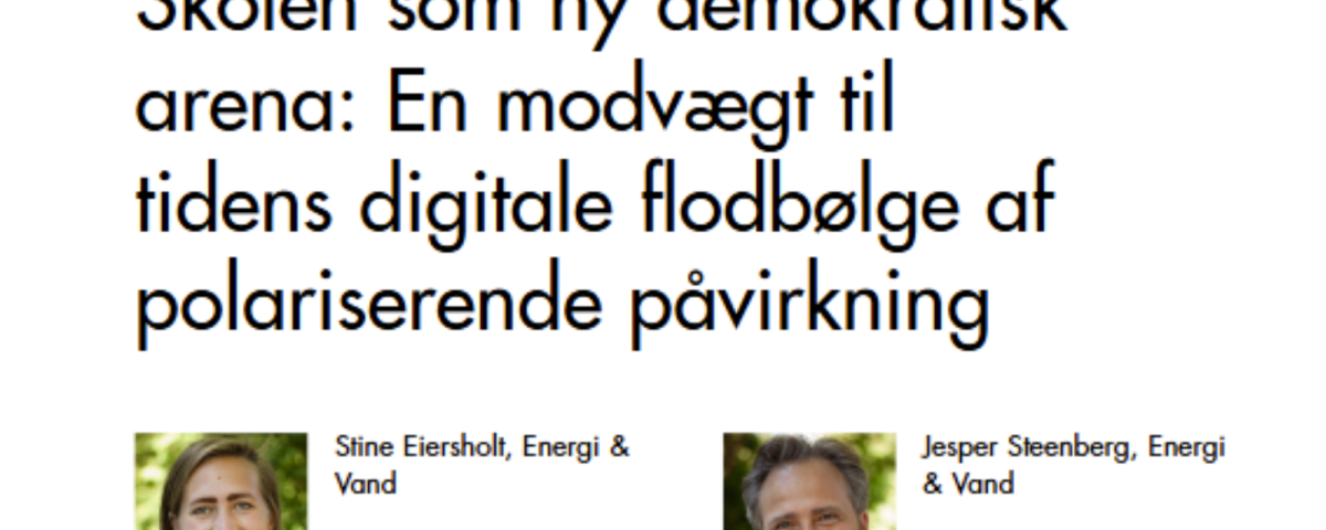 Screenshot af MONA-artiklen "skolen som ny demokratisk arena: En modvægt til tidens digitale flodbølge af polariserende påvirkning". Et temabidrag til MONA - skrevet af Stine Eiersholt og Jesper Steenberg ENERGI & VAND