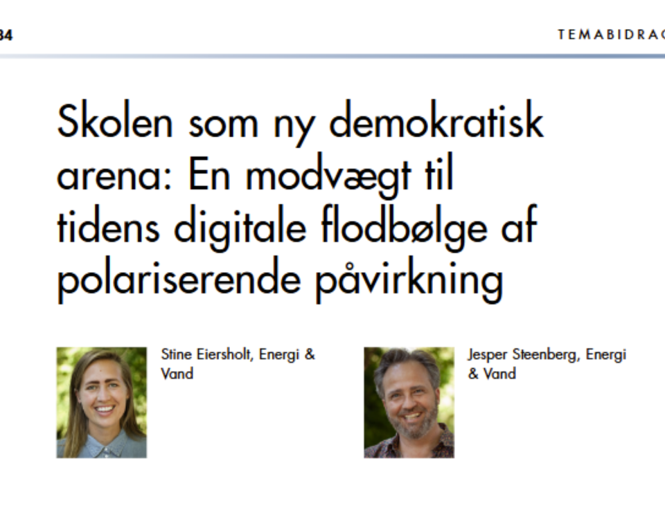 Screenshot af MONA-artiklen "skolen som ny demokratisk arena: En modvægt til tidens digitale flodbølge af polariserende påvirkning". Et temabidrag til MONA - skrevet af Stine Eiersholt og Jesper Steenberg ENERGI & VAND
